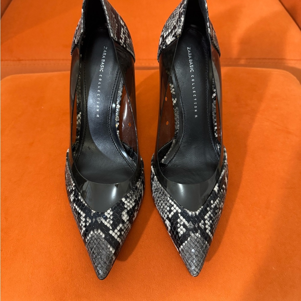Zara snake print pumps 💎